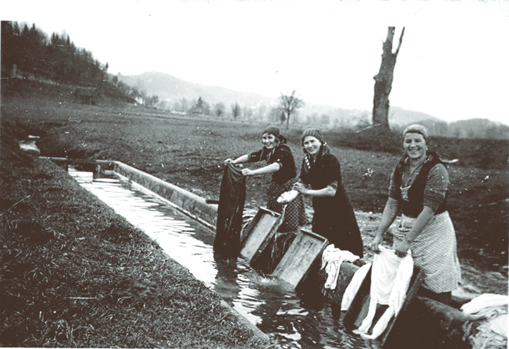 6.2.1935 levo andrečkovc mici, hana mole, desno hana nacetova